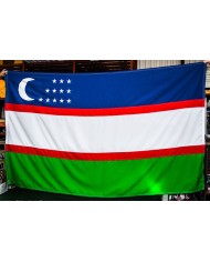 Bandera Uzbekistán exterior